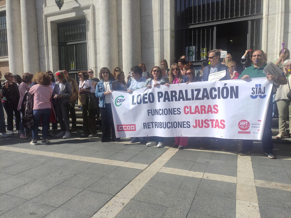 CCOOCyL's tweet photo. 📢 Los funcionarios de #Justicia vuelven a las calles de #Valladolid para reclamar la paralización de la #LOEO y unas retribuciones justas
@ccoojusticiacyl https://t.co/br86fCl8uy