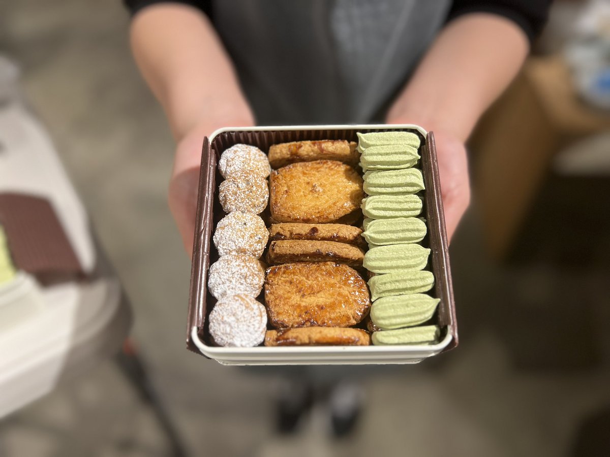 伊万里の塩クッキー
嬉野茶のメレンゲ
自家焙煎コーヒー豆入りクッキー
の
クッキー缶

6月上旬に再販できそうです

#伊万里の塩クッキー
#塩クッキー
#クッキー缶
#佐賀
#伊万里
#saga
#imari
#lib_coffee 
<a href="/lib_coffee/">LIB COFFEE IMARIの人</a>