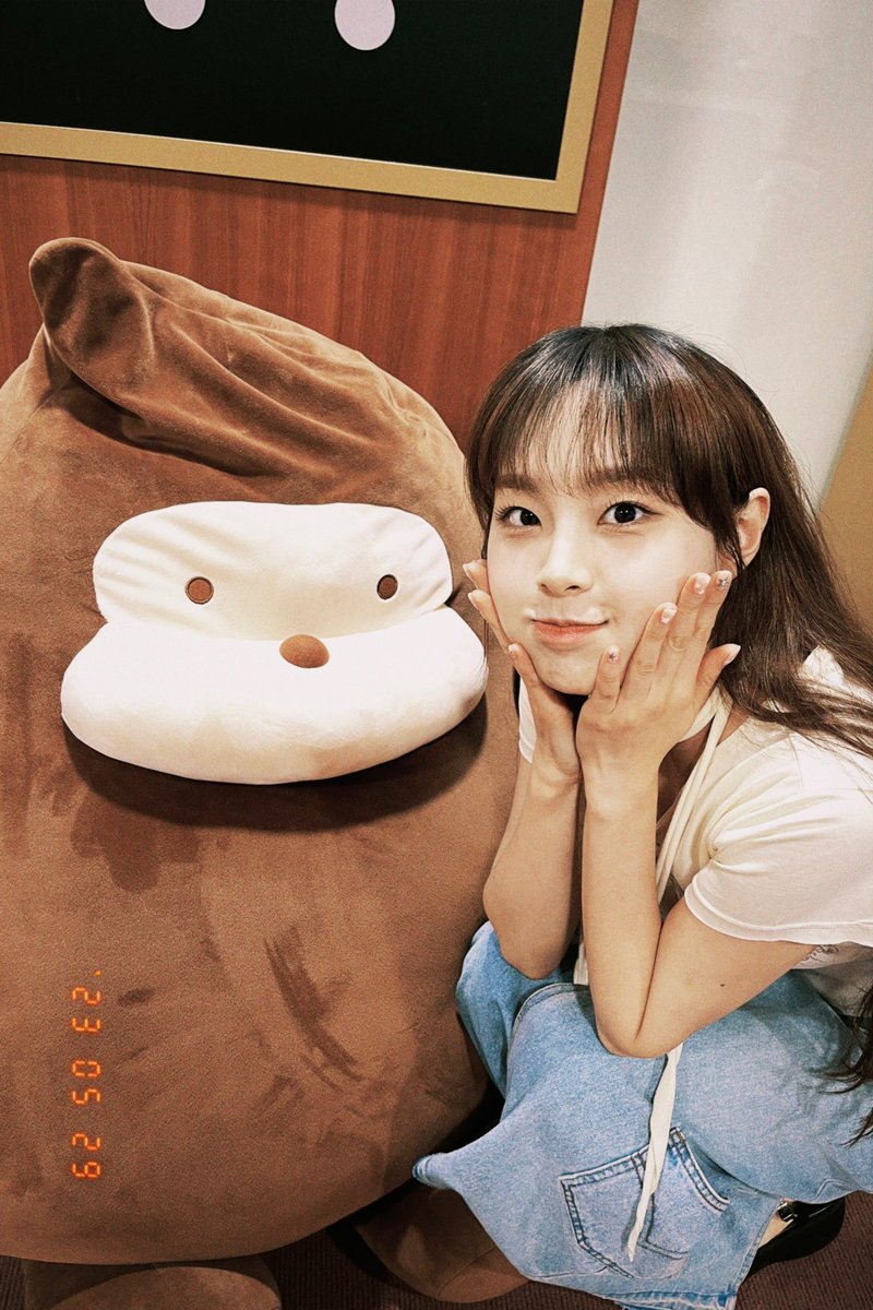 요즘 너무 잘생겨서 숨막혀요
흑 지우 디제이 정권찌르기 성공 완 . . .