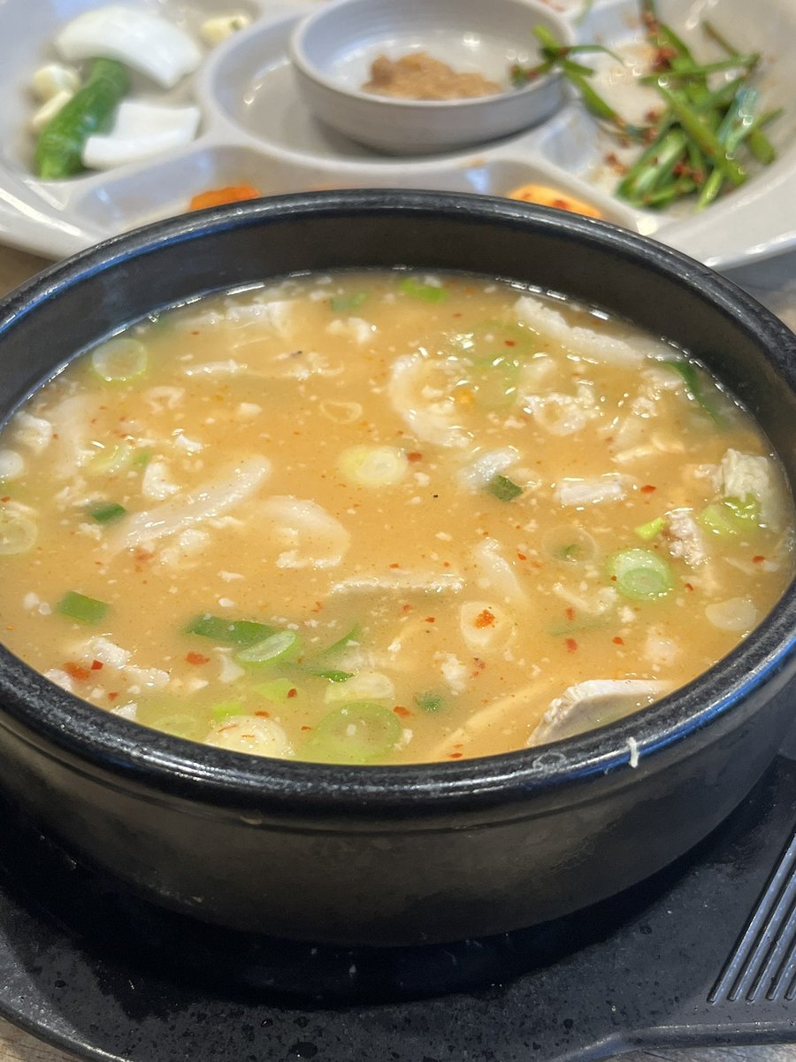 🏠 밀양 순대돼지국밥 부산본점

깔끔한 돼지 국밥이에요 부산 가면 국밥집 두 군데 들르는데 요기랑 ‘수변최고돼지국밥 민락본점’ 가요! 저는 수변최고돼지국밥을 쪼끔 더 추천합니당😋