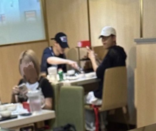ParkHanbinSpain's tweet photo. Hanbin y Yunseo 

#박한빈 #パクハンビン #PARKHANBIN https://t.co/xRaIscgqJs