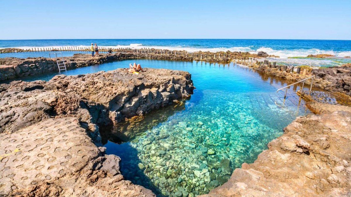 Close to Agaete port and from our coliving space El Cabo, you'll find Las Salinas de Agaete, three natural pools protected from the open sea 🌊 

👉🏻 Would you like to have the chance to enjoy them when you come for the Nomad City Festival next July? They're waiting for you!