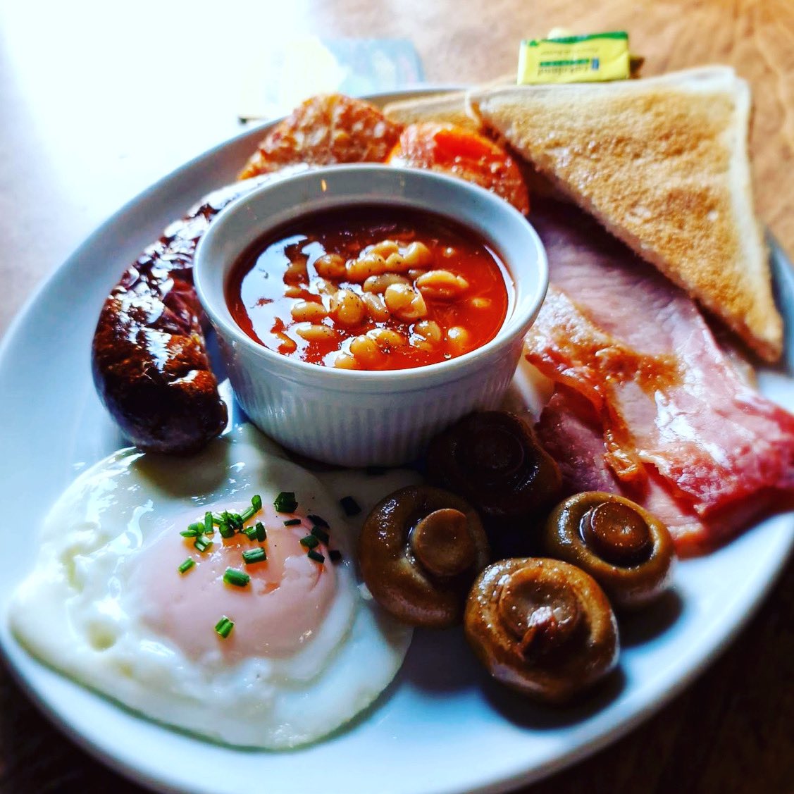 WestRidingLRR's tweet photo. Hope you all had a great bank holiday weekendβ¦. Iβm sure some of you are feeling it today! So why not get yourself down for our Ale day Breakfast get 20% off today only!
#startyourdaythewestway #beans #coffee #tea #sausage #mushrooms #butties #aledaybreakfast #bacon #egg https://t.co/p2UZ38u2Vx