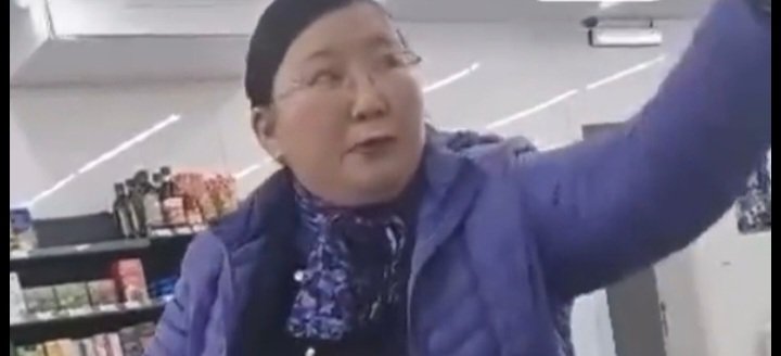 Монголд ийм хүмүүс маш их бий, болсон болоогүй ТББ, Нам нтртэй зарим нь бүр фэнүүдтэй, гишүүн сайд хийдэг, хийж үзсэн ч хүмүүс байгаа