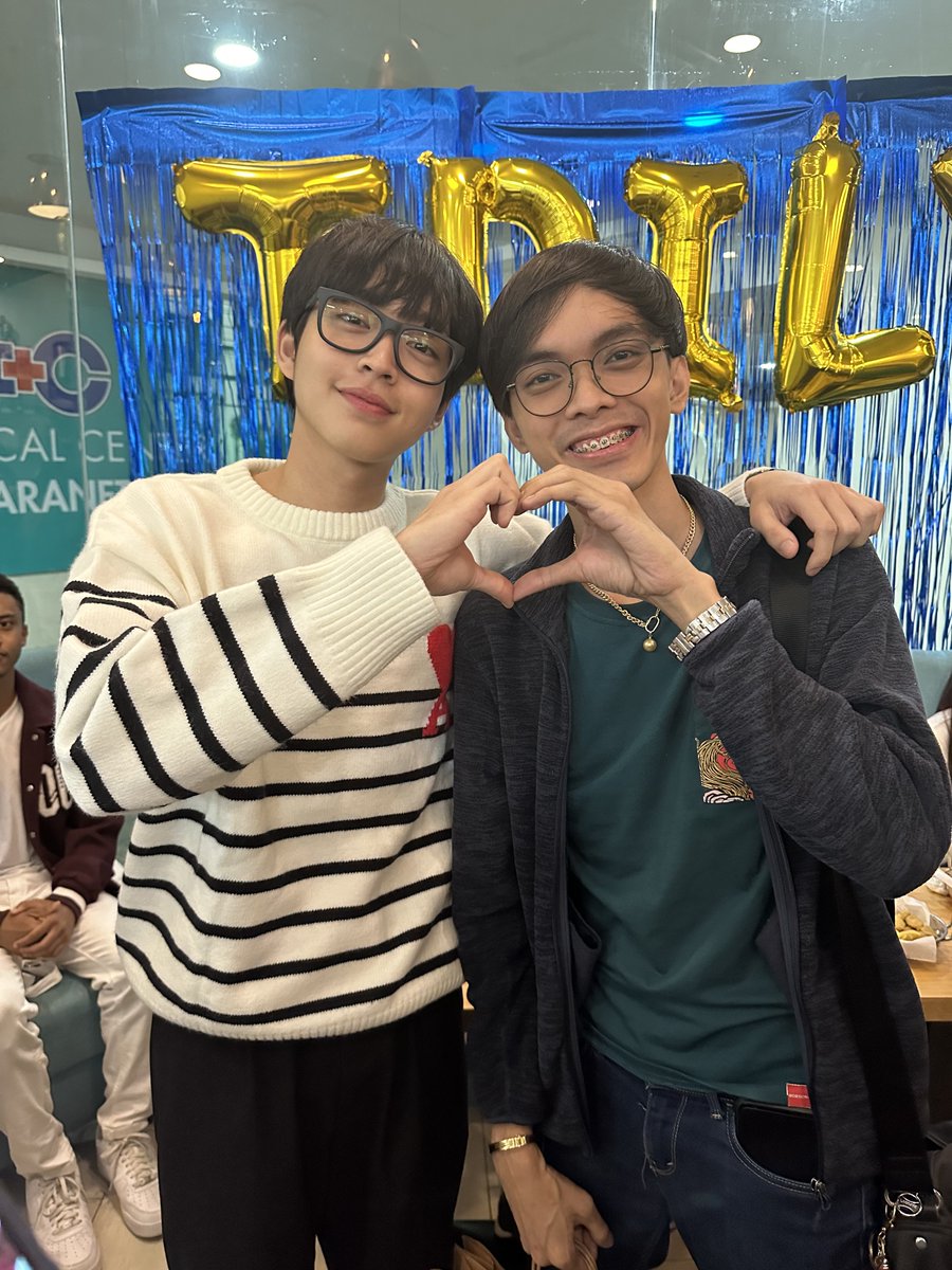 DataOrganHex's tweet photo. Luhhh nagpashout out kakapalan nalang yan 😂😂😂

 #TDILYCupsleeveEvent

 #TDILYFirstCSE

@naesakprod @WOTB_Ent @RegalFilms https://t.co/6VhuZEjdQW
