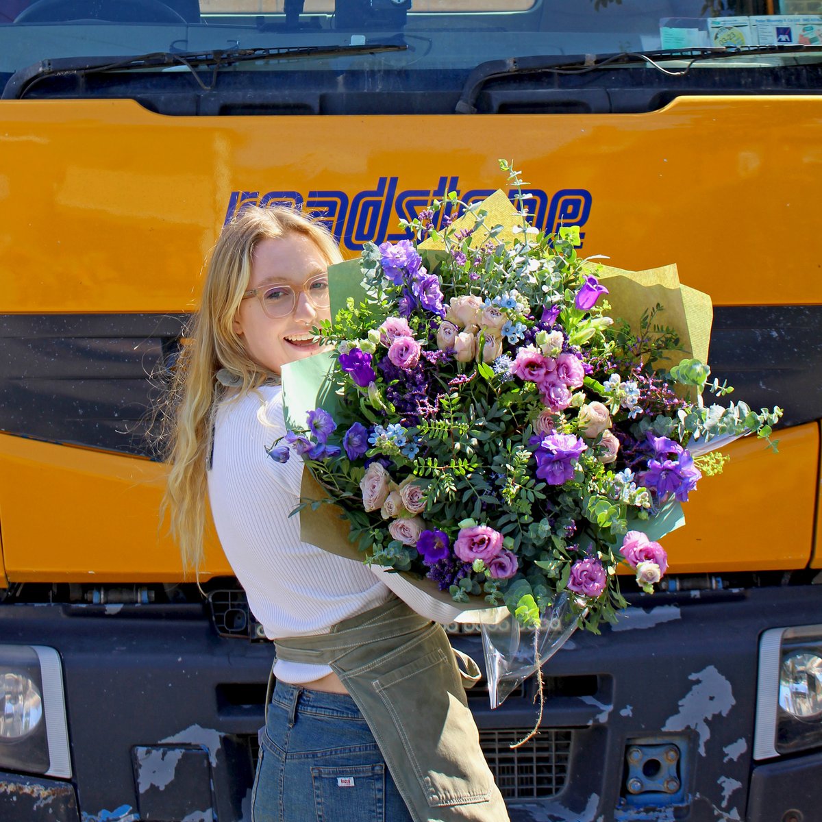 Lilac Delight

We absolutely adore this colour combination - what a feast for the eyes! Place the bouquet in a giant vase or break it up into smaller arrangements - whatever your choice, it won’t go unnoticed!
Indulge in Violet Splendour!

greendoorflorist.com/product/weekly…

#greendoorstyle