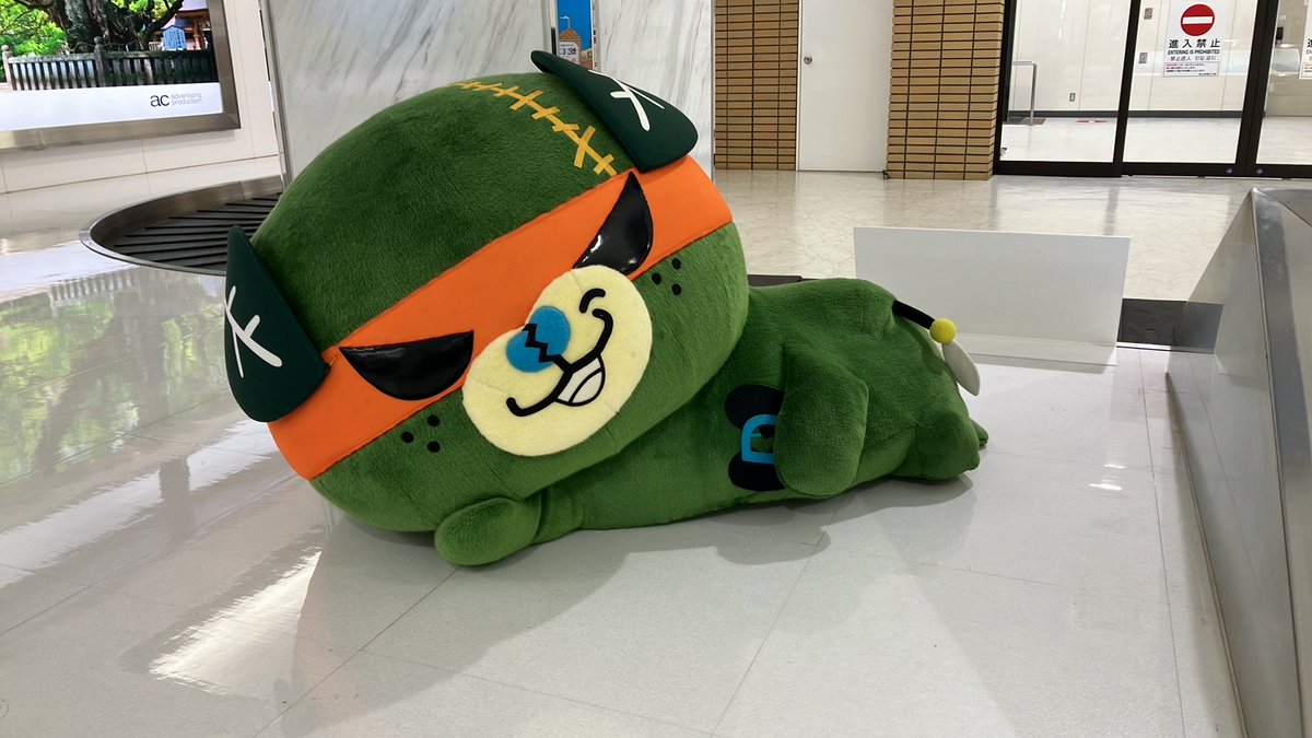 CelebrityworldI's tweet photo. 蛇口をひねるとみかんジュースが出るという都市伝説がある松山に出張。みかんジュースはともかく、これから官公庁を中心に訪問します。 https://t.co/euSGhDWPCQ