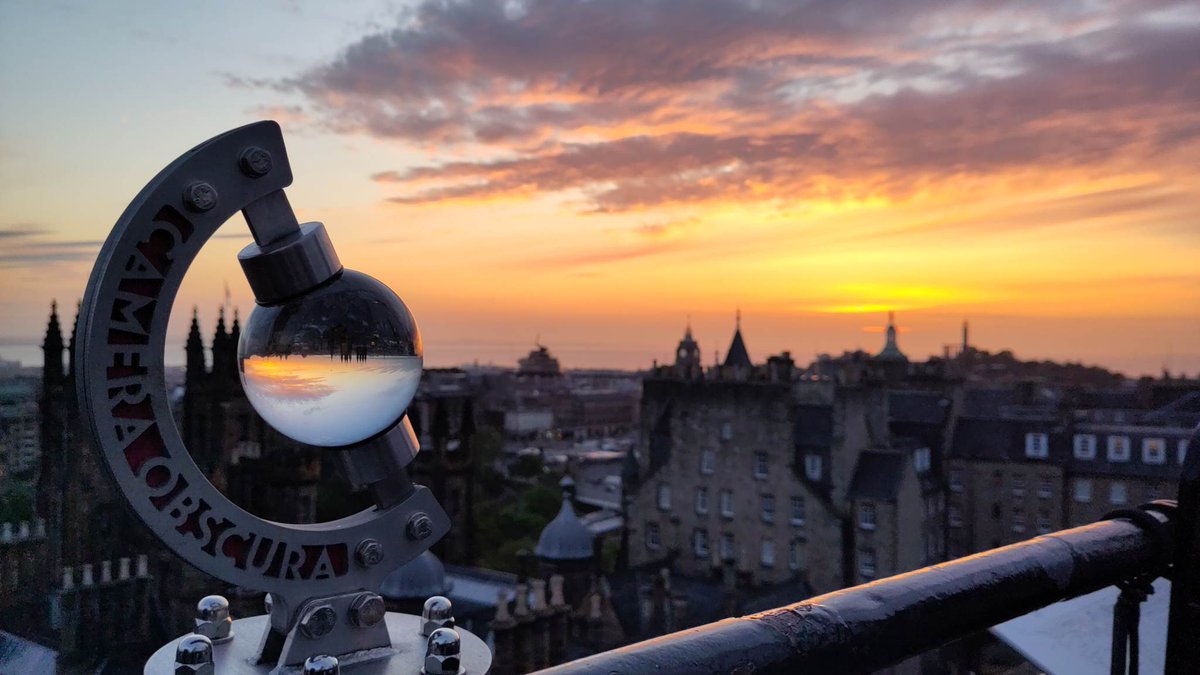 The sunrise shining through our Globe exhibit, captured on the rooftop by team member Phillipa 🌅
