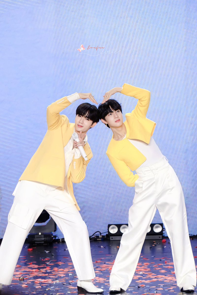 Evefee_moment's tweet photo. เซตนี้ ยังไม่ไ้ด้ลงเลยหนิ 
หัวใจ เจ้าขา รักเขาเค้าค่ะ 🤭 

˚ ༘♡ ·˚꒰ @CwrNew | @zee_pruk ꒱ ₊˚ˑ༄
#ZeeNuNew #NuNew #ZeePruk 
 #MAMIxZeeNunew_ThankYouParty https://t.co/6KeYUPownr