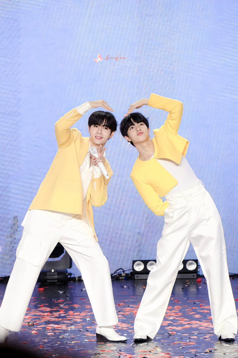 Evefee_moment's tweet photo. เซตนี้ ยังไม่ไ้ด้ลงเลยหนิ 
หัวใจ เจ้าขา รักเขาเค้าค่ะ 🤭 

˚ ༘♡ ·˚꒰ @CwrNew | @zee_pruk ꒱ ₊˚ˑ༄
#ZeeNuNew #NuNew #ZeePruk 
 #MAMIxZeeNunew_ThankYouParty https://t.co/6KeYUPownr