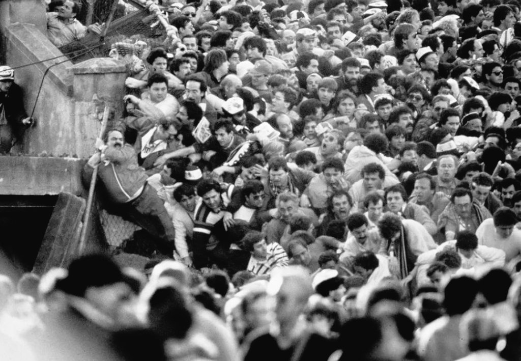 Rocco Acerra (anni, 28), Bruno Balli (50), Alfons Bos (35), Giancarlo Bruschera (35), Andrea Casula (10), Giovanni Casula (43), Nino Cerullo (24), Willy Chielens (41), Giuseppina Conti (17), Dirk Daeneckx (27)
Dionisio Fabbro (51), Jaques François (45), Eugenio Gagliano (35),