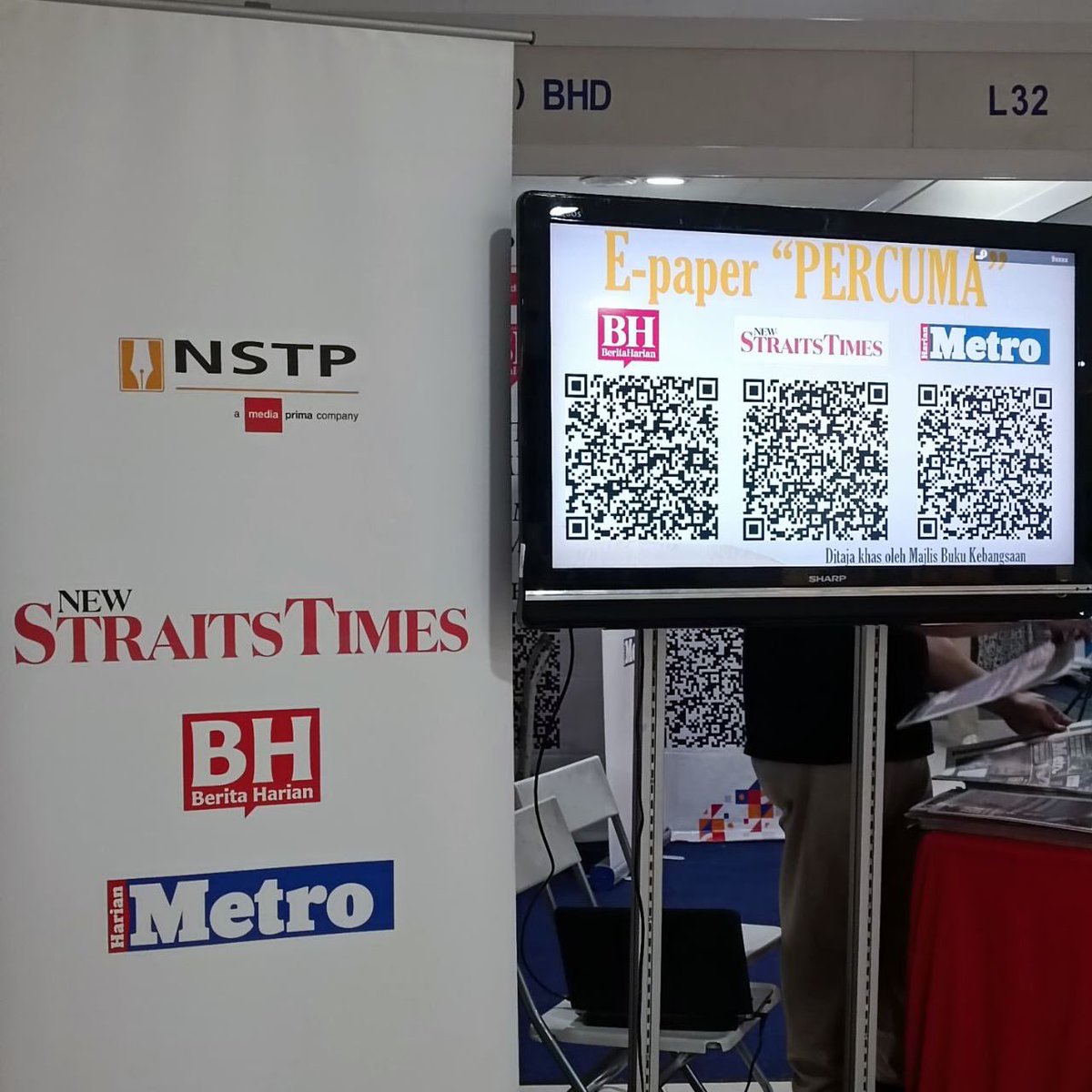 KongWeiLi0424's tweet photo. Melalui digital, kita dapat maklumat dengan pantas dan mudah!Dalam bidang pendidikan pun perlulah mengaplikasikan digital seperti guna QR code, projektor yang dapat membantu dalam penyampaian maklumat.
DIGITAL ALWAYS IN OUR LIFE❤️
#LEEKAIWANG #KPPB #IPGKIK #GOGLOBAL https://t.co/fZYdou5IIc
