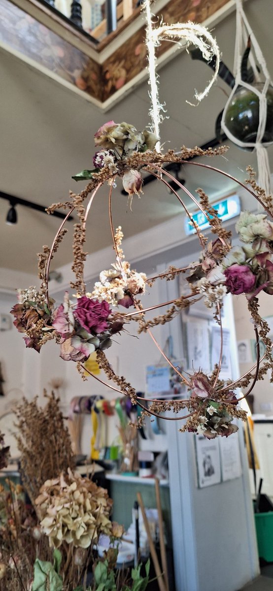 wlhaydock's tweet image. Something different 😊 #driedflowers #spherical #hangingdecoration #wastenotwantnot