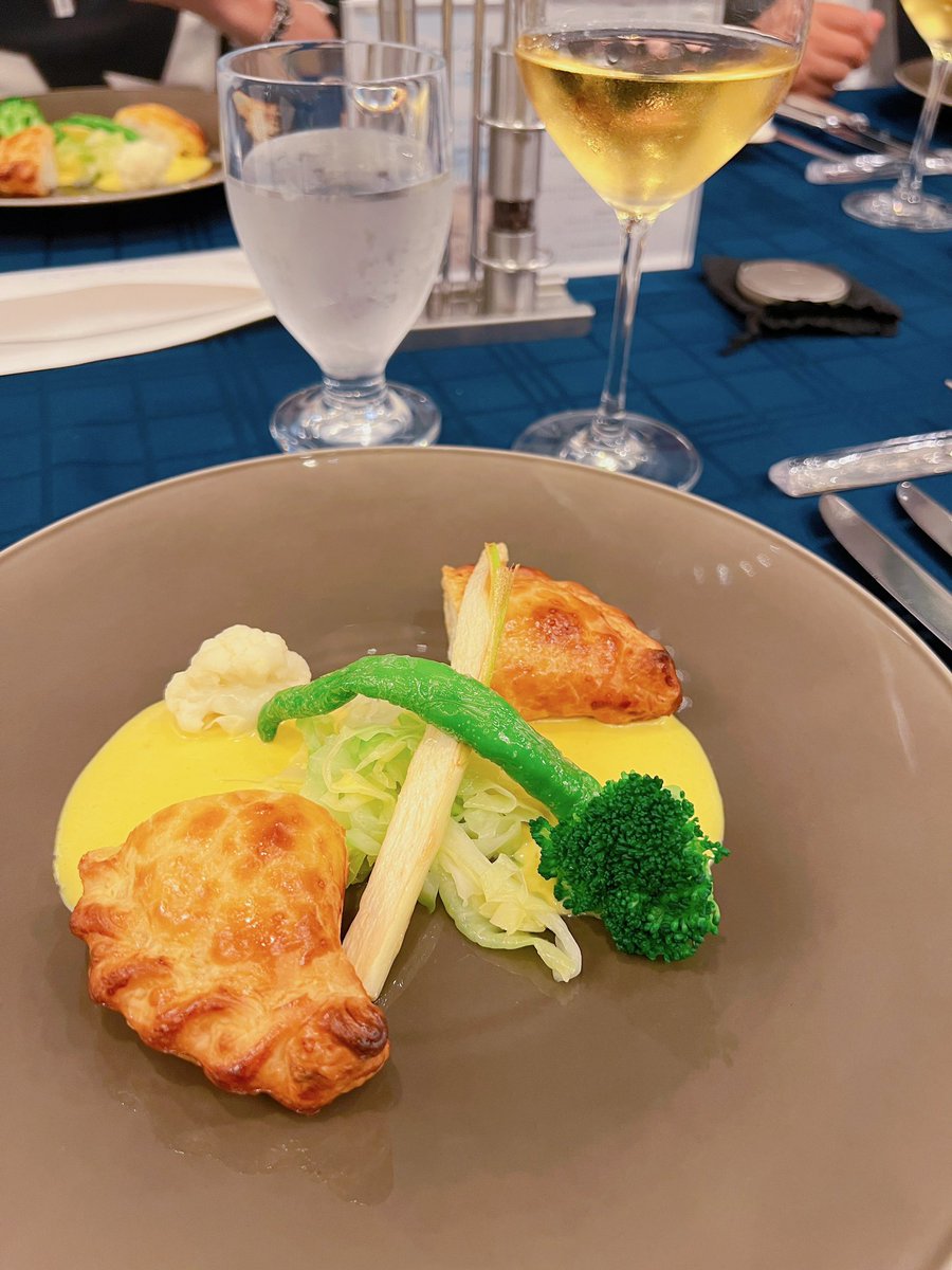 akieesan's tweet image. #南欧料理 #ラペール
久しぶりに…
素敵なレストランに出逢えたよ🥰
 
#LEtoile #レトワール
コースのテーマは
「ロワイヤル・フレンチ」🤗
 
地元の高級食材・その時々の旬の食材の
マリアージュを楽しめる王道フレンチ！

#エクシブ南紀白浜annex 
#南紀白浜 #和歌山県