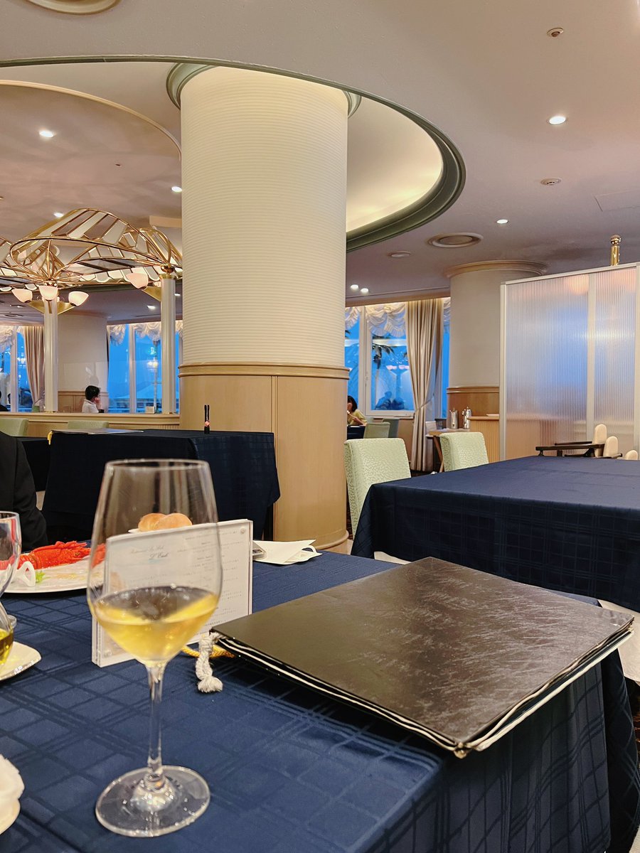 akieesan's tweet image. #南欧料理 #ラペール
久しぶりに…
素敵なレストランに出逢えたよ🥰
 
#LEtoile #レトワール
コースのテーマは
「ロワイヤル・フレンチ」🤗
 
地元の高級食材・その時々の旬の食材の
マリアージュを楽しめる王道フレンチ！

#エクシブ南紀白浜annex 
#南紀白浜 #和歌山県