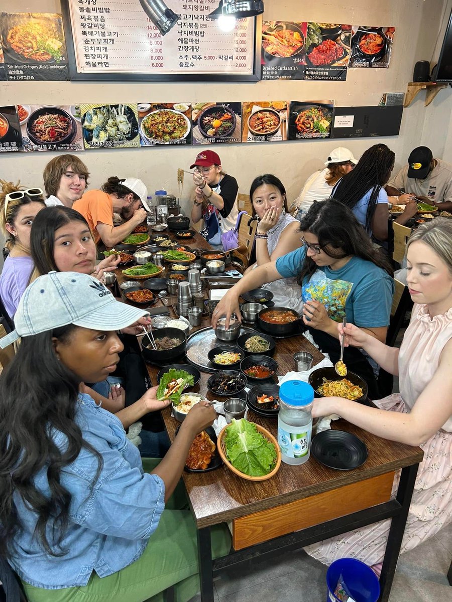 The Korean Study Tour took a traditional market and retail tour in Dongdaemun and Namdaemun. #untcmht #unthospitality #untstudyabroad #studyabroad #southkorea