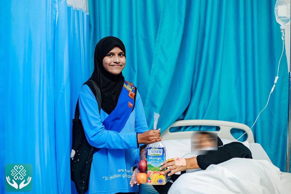 KRHmv's tweet photo. ހ.ދ އަތޮޅު ތަޢުލީމީ މަރުކަޒު ގެ ލިޓްލް މެއިޑް ގްރޭޑް 5 ގައި ތަޢުލީމު ހާޞިލްކުރަމަުންދާ 19 ދަރިވަރުން ވަނީ މިއަދު މި ހޮސްޕިޓަލަށް މައިދާނީ ޒިޔާރަތެއް ކޮށް އެނދުމަތިކުރެވިފައިވާ ފަރާތްތަކާއި ބައްދަލުކޮށް ހަދިޔާ ޕެކް ހަވާލުކޮށްފައި.

#41yearsofkindness 

@MoEdumv 
@presidencymv https://t.co/dOhQt4ZCsn