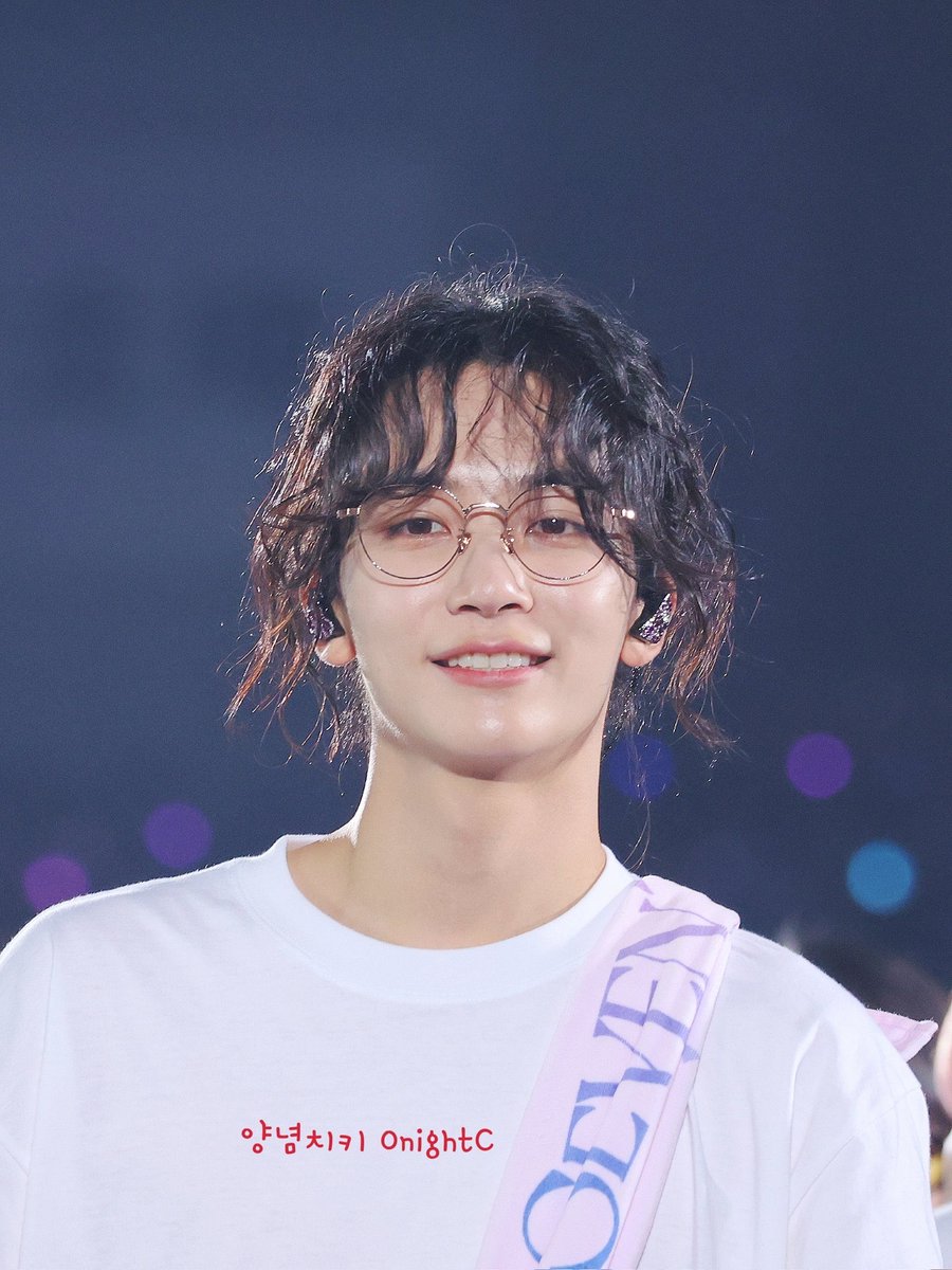 captionbynanda's tweet image. update : si yg paling bias taehyung ini udh ga terlalu apa² kudu taehyung🙂
masi ngebiasin sih iya, tp skrg ditambah uri jeonghanie 😄🫶🏻 
#BTSVT