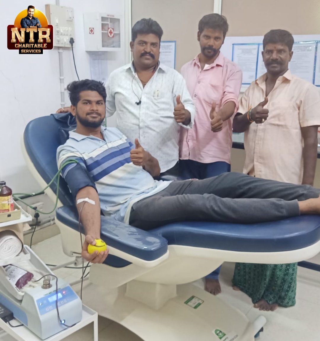 Our Team  Member ' Mr.TAUSEEF ' Donated Blood For An Emergency Case Today In Guntakal. 

@tarak9999 ❤️🙏
#DonatebloodSaveLife #NTRCharitableServices