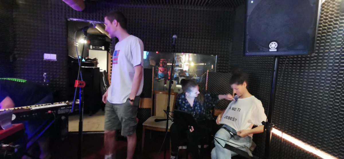 Še eden, ki je včeraj na vajah za Izštekanih 30 presegal samega sebe: Vazz. Neposredni prenos <a href="/Val202/">Val 202</a> 8.6. ob 21h.