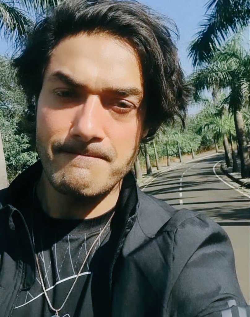 AviansCrazy's tweet photo. #Avineshrekhi #Aviisthebest #TeamAvineshrekhi #AdorableAvinesh #AviansmissingAv https://t.co/dsDupGSOIH