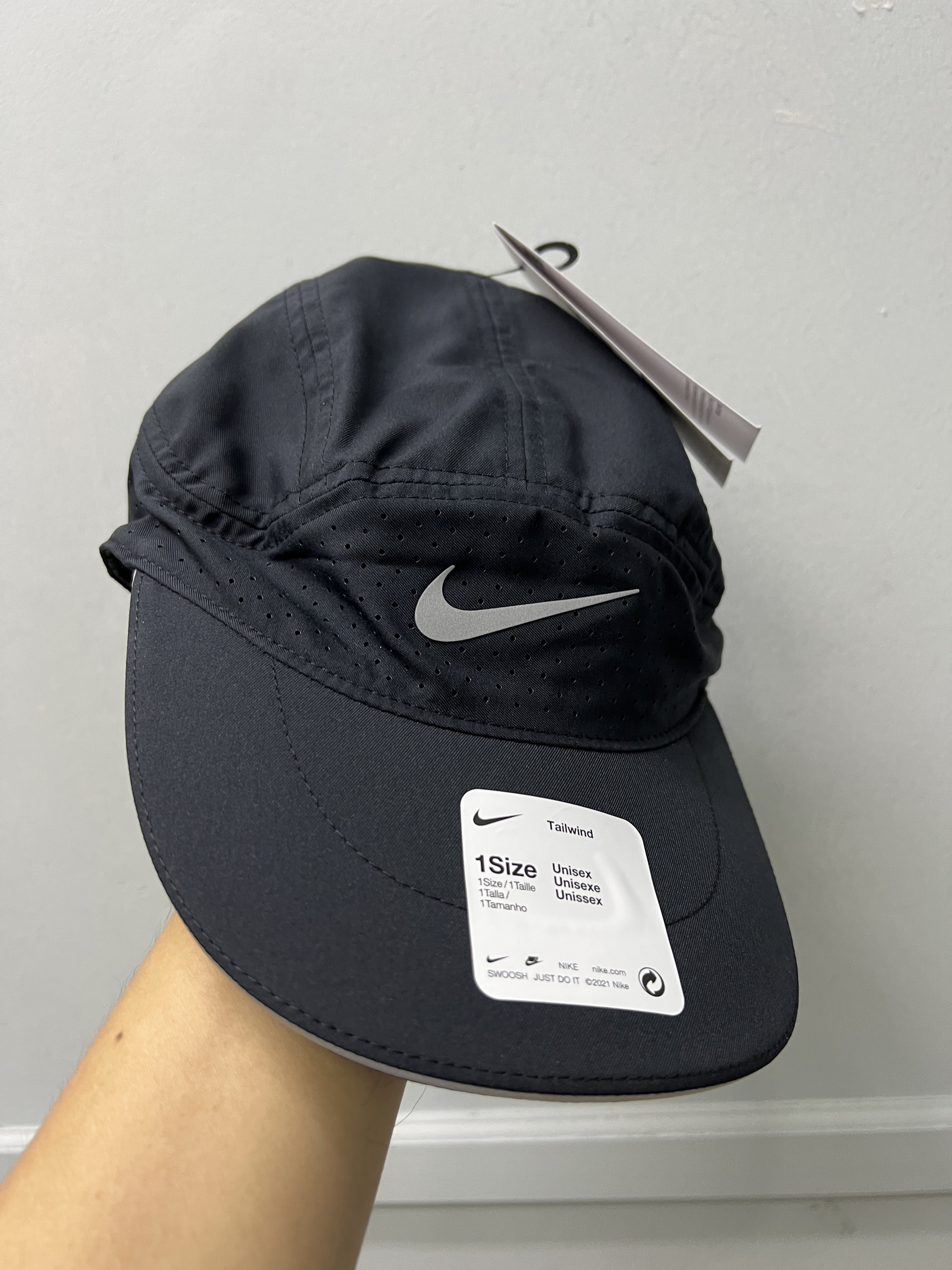 f ck on X Nike Aerobill Tailwind Running Cap Brand new with tag. For just RM75 only. RT please FackGarageSale https t mAVYi9oljc X