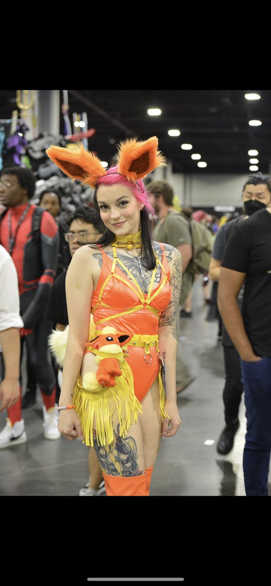 yo_ent's tweet photo. Momocon #MomoCon2023 #cosplayergirl #Pikachu #Pokemon https://t.co/PzGWaml7uM