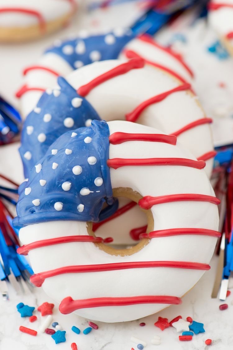 carolcoppie's tweet photo. Happy Memorial Day Monday! It’s time to make the Donuts! Let’s take time today to reflect on the true meaning of the holiday ☕️🍩🇺🇸🇺🇸🇺🇸🇺🇸🇺🇸🇺🇸 https://t.co/ZHuZhJZtxG