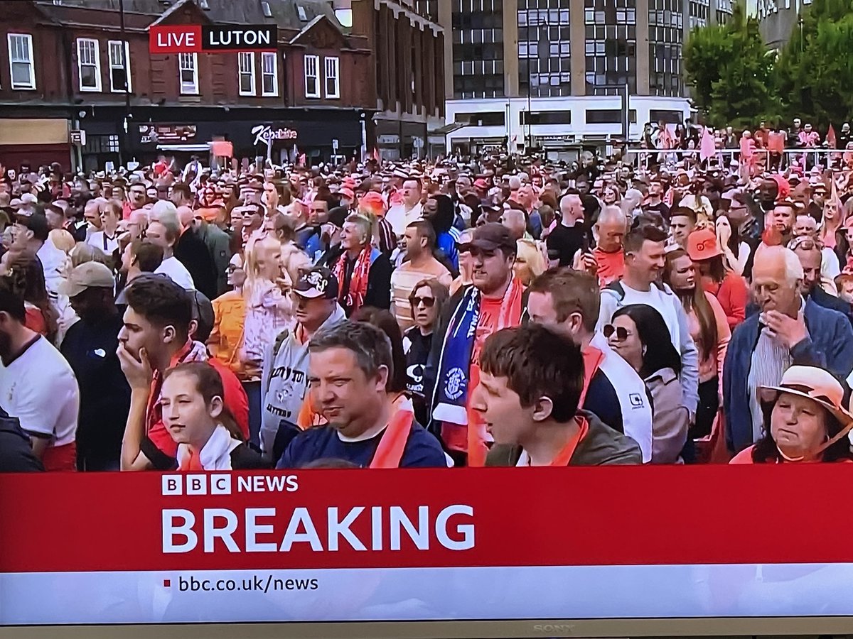 BBC News on BBC2.

Live from Luton 🤣🧡🎩