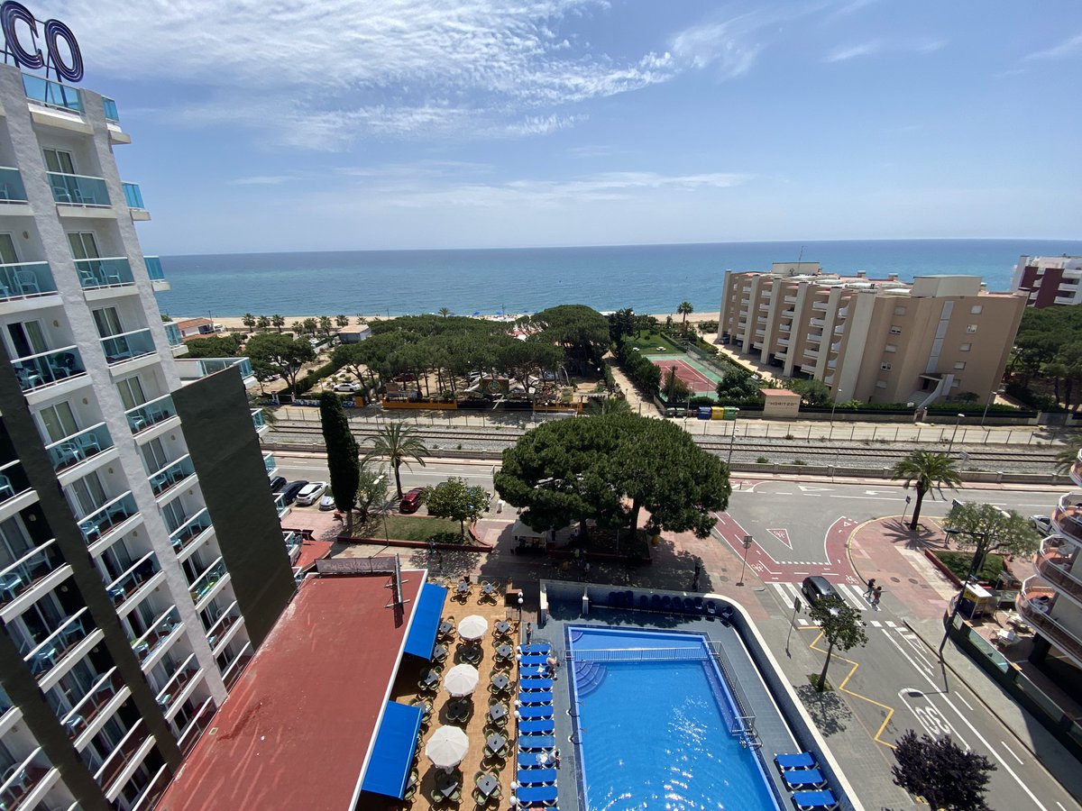 🇪🇸SC Lahr Spanien-Fahrt: 
Wir sind gut angekommen und genießen nun das tolle Wetter, den schönen Strand und unseren schicken Hotelpool. Morgen früh startet das Turnier…