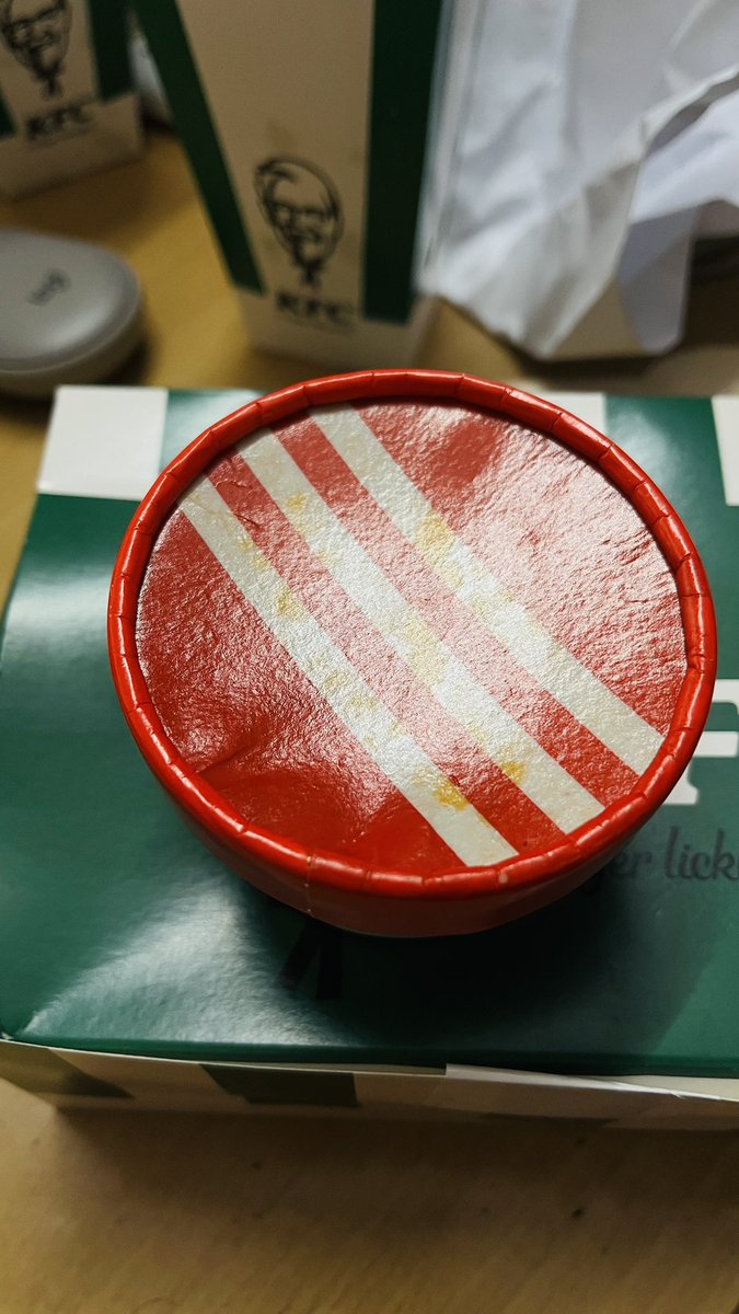 csvspk_'s tweet image. Hello @zomatocare @zomato please tell the AI bot to consider the spillage issue too.
WheN @KFC_India is telling not to accept the tampered package how can zomato ask me to accept it.
Order no - 4909516070