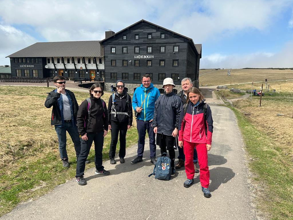 Slanina_Group's tweet photo. Just got back from an amazing laboratory group trip to Malá Úpa with a trip to Sněžka! The views were breathtaking and the experience was unforgettable. Can't wait for the next adventure! #labtrip #mountainadventures #MaláÚpa #Sněžka" https://t.co/Mt76A8MFbq