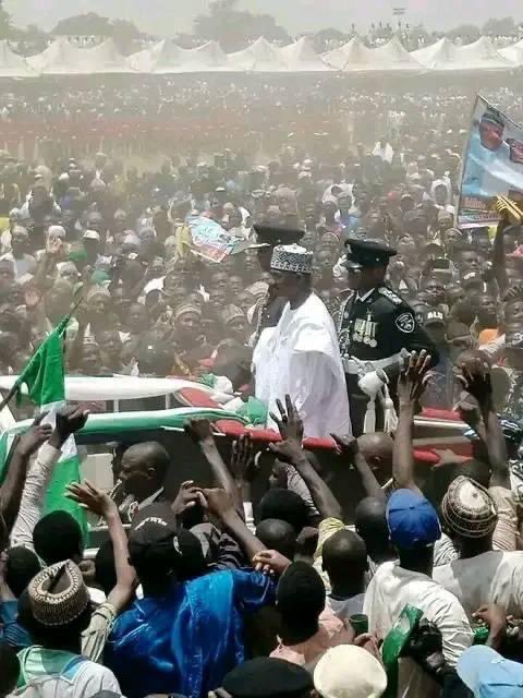 FxSzwz-XsAAISuR?format=jpg&name=small May 29:  Tinubu and 28 Nigerian Governors sworn in offices (Photos)