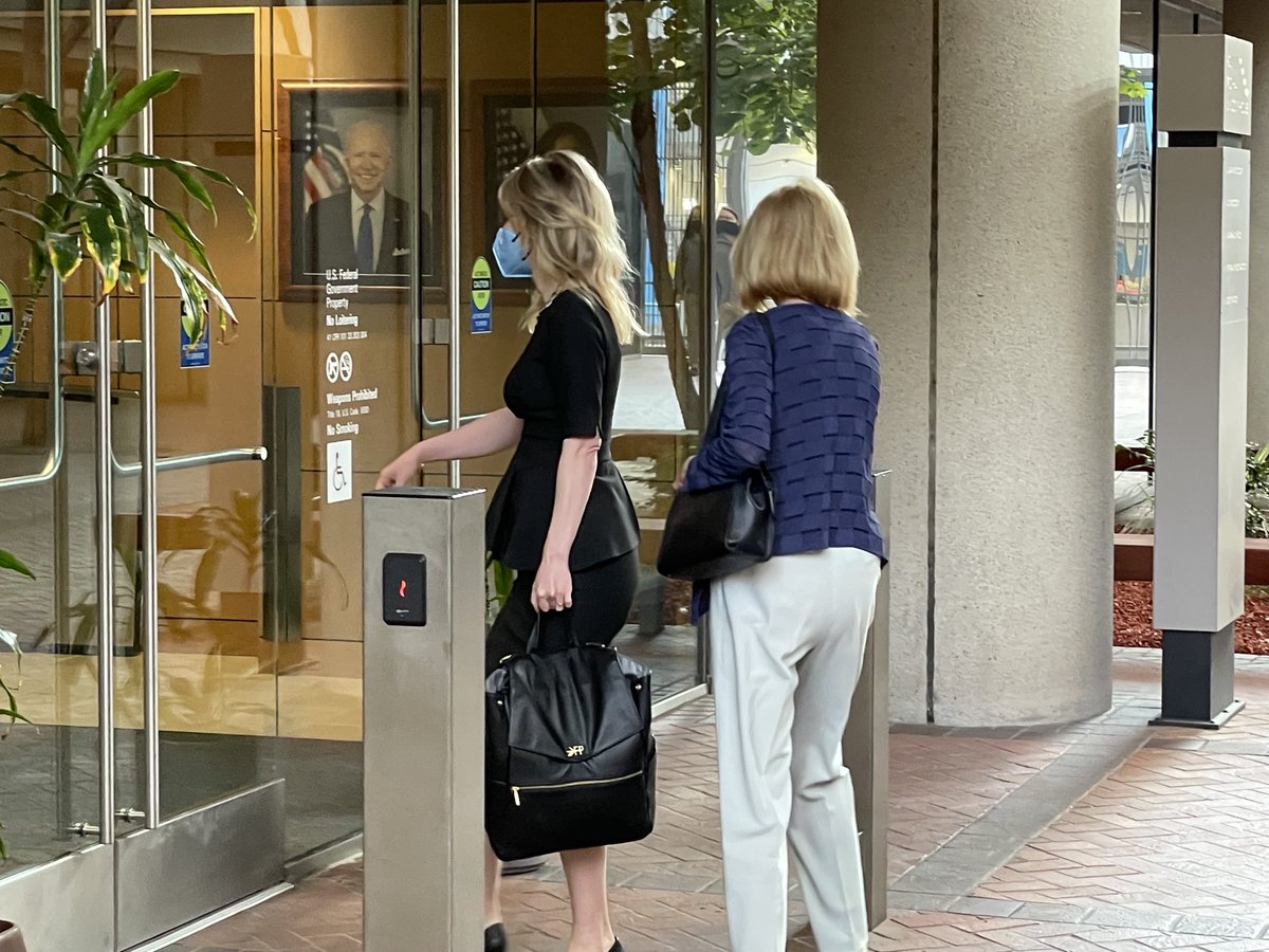 scottbudman's tweet photo. #Update: Elizabeth Holmes is due to report to federal prison in 24 hours.
The WSJ reports that the @JohnCarreyrou book “Bad Blood,” about the downfall of Theranos, is in the prison library. https://t.co/LnUJACkrjo
