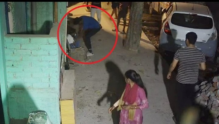 dinesh_3007's tweet photo. One more #Hindu girl named #Sakshi became victim of Love Jihad in #Delhi

But most of #Hindus are more worried about #IPLFinal2023. 

Dear ignorant &amp; secular Hindus wake up before the next victim is from your family. 

#LoveJihad #IPL #DelhiCrime https://t.co/GEVISeGGIk