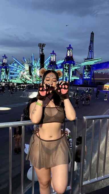 GRRR 🧸💕 #EDC https://t.co/bvC6JJok2u<a href="/tag/edc"class="tags">#EDC</a>