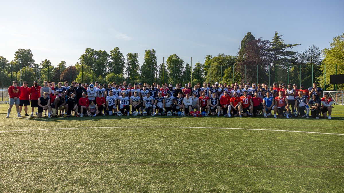 UoNAF's tweet photo. GB Camp 🇬🇧 | Some shots from of the GB Men's Senior Squad at the DRSV at the weekend, featuring current and former players and coaches!
📸: @bhattiloney
#GreenAndGold #WeAreUoN #BleedGreen #RollGold #NextOneWins #Notts https://t.co/8A0bPoxdvI