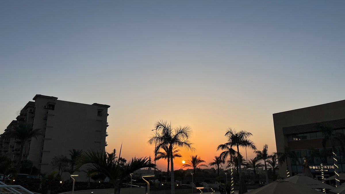 I love love love taking pictures of the sky