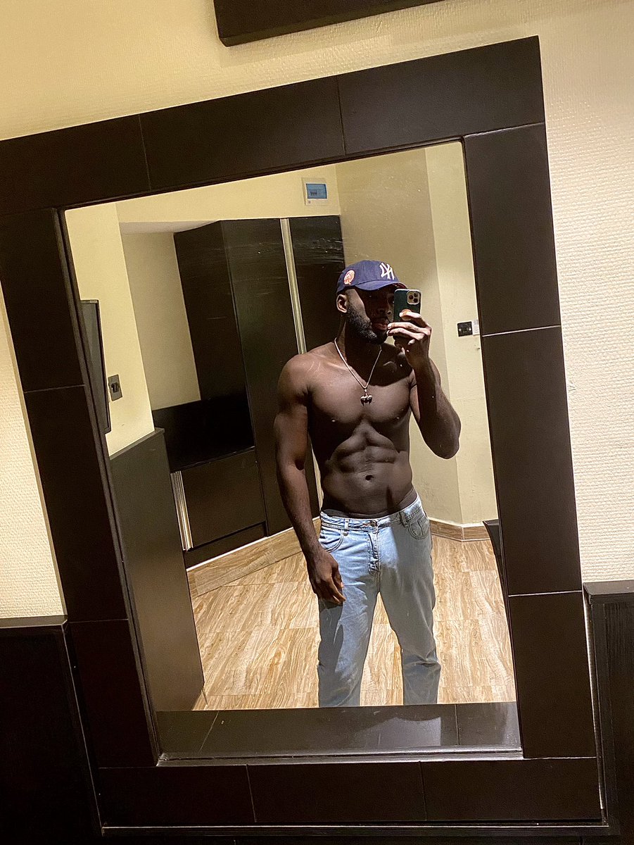 TheBigCharles_'s tweet photo. @Inimisioluwa Face                                  Body https://t.co/xltYgHLgUJ