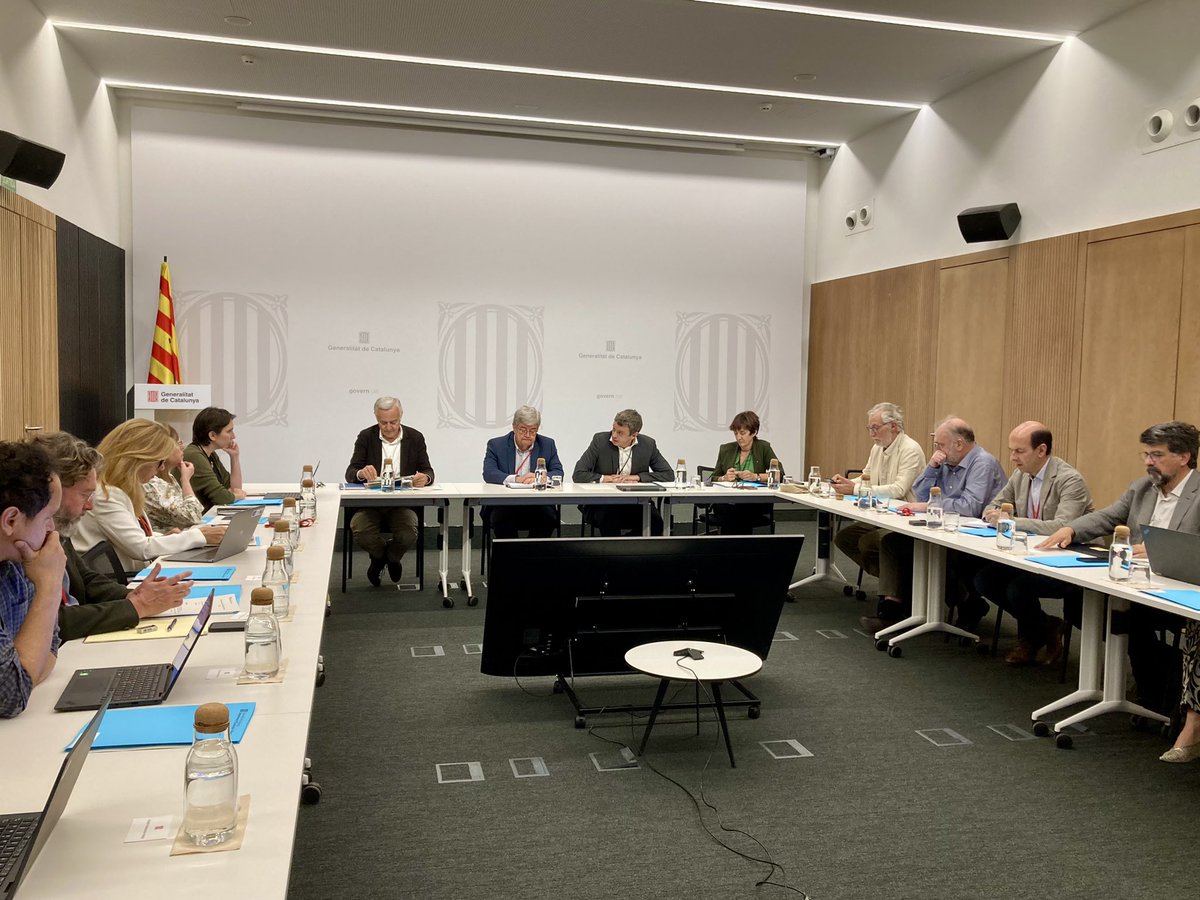 economiacat's tweet image. 📸 El secretari general @jvilarrubia ha presidit la reunió del Consell Assessor en Política Econòmica de Catalunya (#CAPEC), on s&apos;ha reflexionat al voltant de la competitivitat de l&apos;economia catalana i sobre l&apos;atracció de talent per als sistemes de recerca.