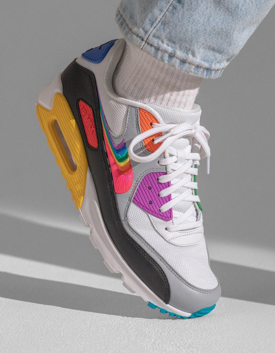 THE_FREEVERSE's tweet photo. Let's see who can guess the famous inspirations behind 3 upcoming Superlative customs based on the kicks they'll be wearing...

First person to guess all 3 right gets a Freeverse custom!

(These 3 Superlative winners excluded since y'all know at least 1 of the answers.)

#tezos https://t.co/Q3cd0Kebyf