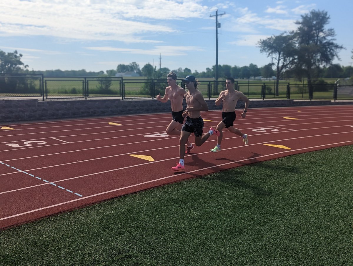 OHXC_OHTF's tweet photo. Memorial Day workout for the OHTF Golden Eagle Regional Champion - School Record Breaking 4x8 Relay was SOLID this morning.
Confidence is high which it needs to be.
#BeUncommon
#OneClassFight
#TwoWordDifference https://t.co/boiCStfuD1