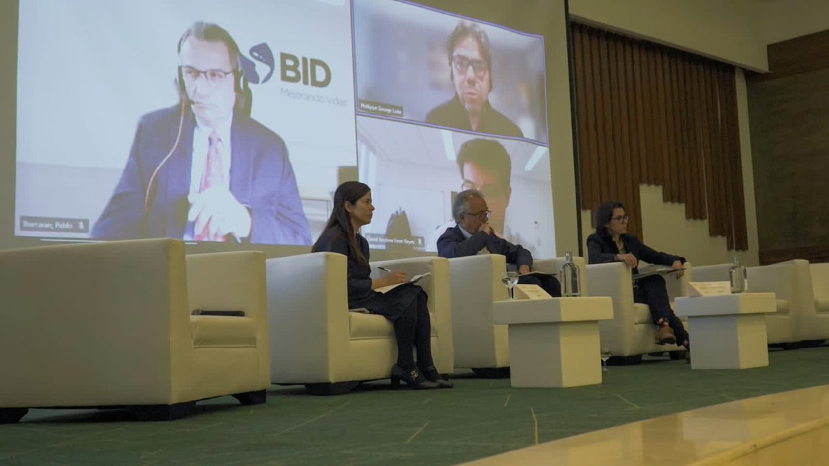 DNP_Colombia's tweet photo. #AEstaHora | Arranca el panel 'Experiencias internacionales y lecciones de otros países en sistemas interoperables de protección social', con la participación de @UNICEFColombia, @WFP_Colombia, @BancoMundial, @subse_ssociales y @el_BID 

🎥 Conéctese: https://t.co/6S7e7D2LuZ https://t.co/HLbhbMV8uB