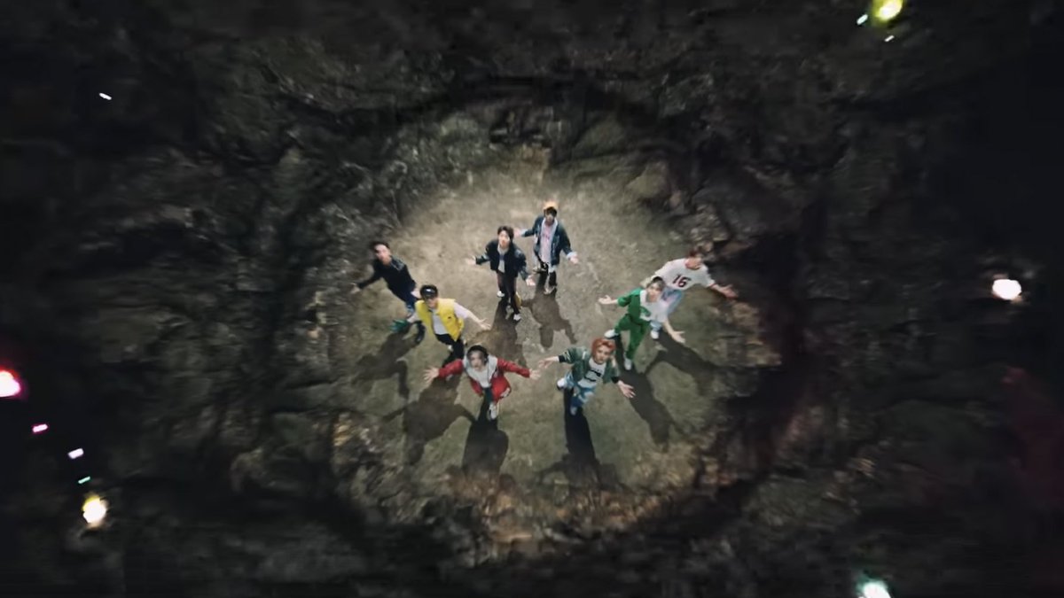 WolfchanMum's tweet photo. Seeing Stray Kids dancing on the moon in #S_Class MV Teaser, it reminds me of this interview. I'd like to think Chan's dream came true, but knowing him, it was more likely a spoiler at the time ππ #BangChan #5_Class #StrayKids #StrayKidsComeback https://t.co/3YChwsCocN
