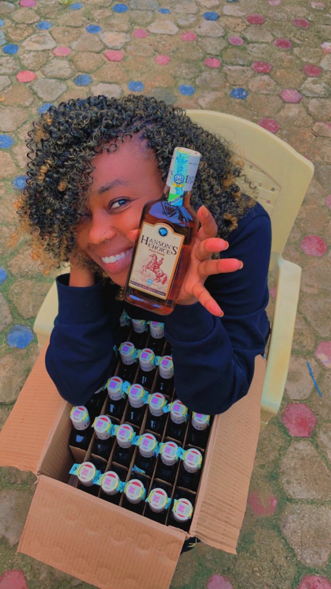 ClaraFundi's tweet photo. Hatimae nimefikiwaaaa eeeh😹!!  Mzigo umefika na @gladyz707 Asante kipenzi sasa nileweeeeee weeee🔥 https://t.co/nLt1PvNrom