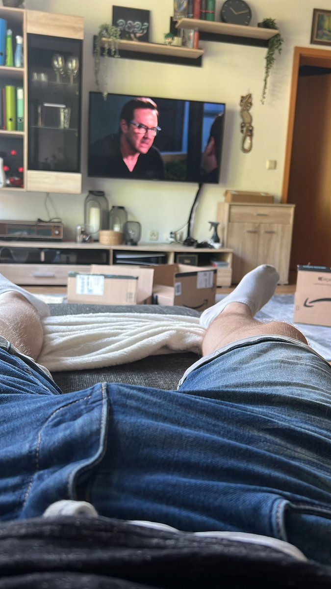 Kann mir jemand mit den Kartons helfen?