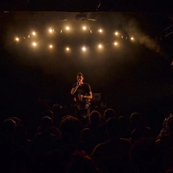 abrakadaBabz's tweet photo. Quelques souvenirs du concert de Jeudi dernier au @LeFerrailleur
Merci pour l'accueil et la bienveillance, vous étiez très bons mes Nantais encore une fois 🔰 
Merci @LaRumeur pour la confiance, je viens de vivre un moment précieux qui comble autant le rappeur que l'auditeur. https://t.co/DDqiwP4w3K