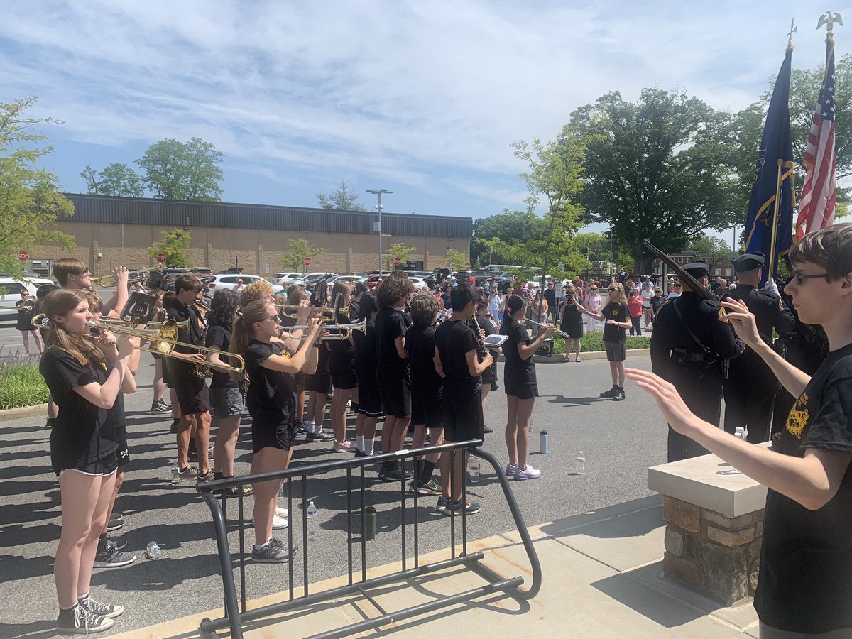 bands_hms's tweet photo. The @Haverford_HS Marching Band performs on Veteran's Day at the Haverford Township Memorial Day Observance! https://t.co/DKJhaiWsvF