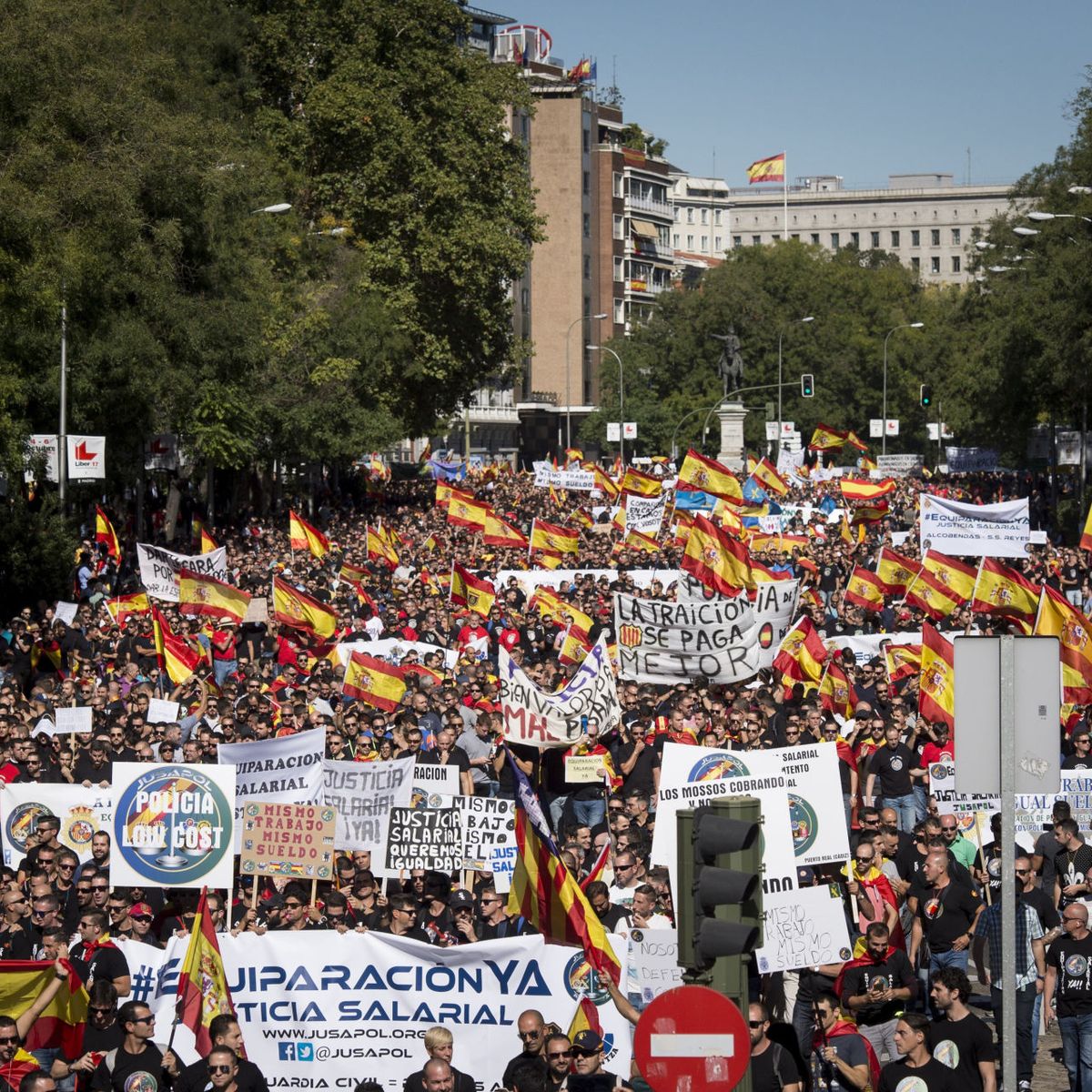 🔴Quién se presente a las siguientes elecciones generales debe ser consciente de que hay 150.000 guardias civiles y policías nacionales, más familiares y amigos con ganas de #EquiparacionYa y de que se haga JUSTICIA. 

📢📢 500.000 personas que pueden cambiar el futuro de un país