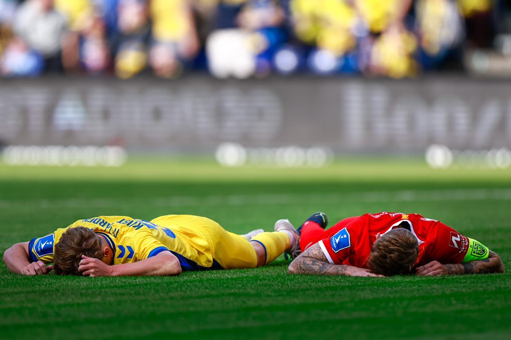markfoged's tweet image. Mood blandt fans efter kampen 🫠